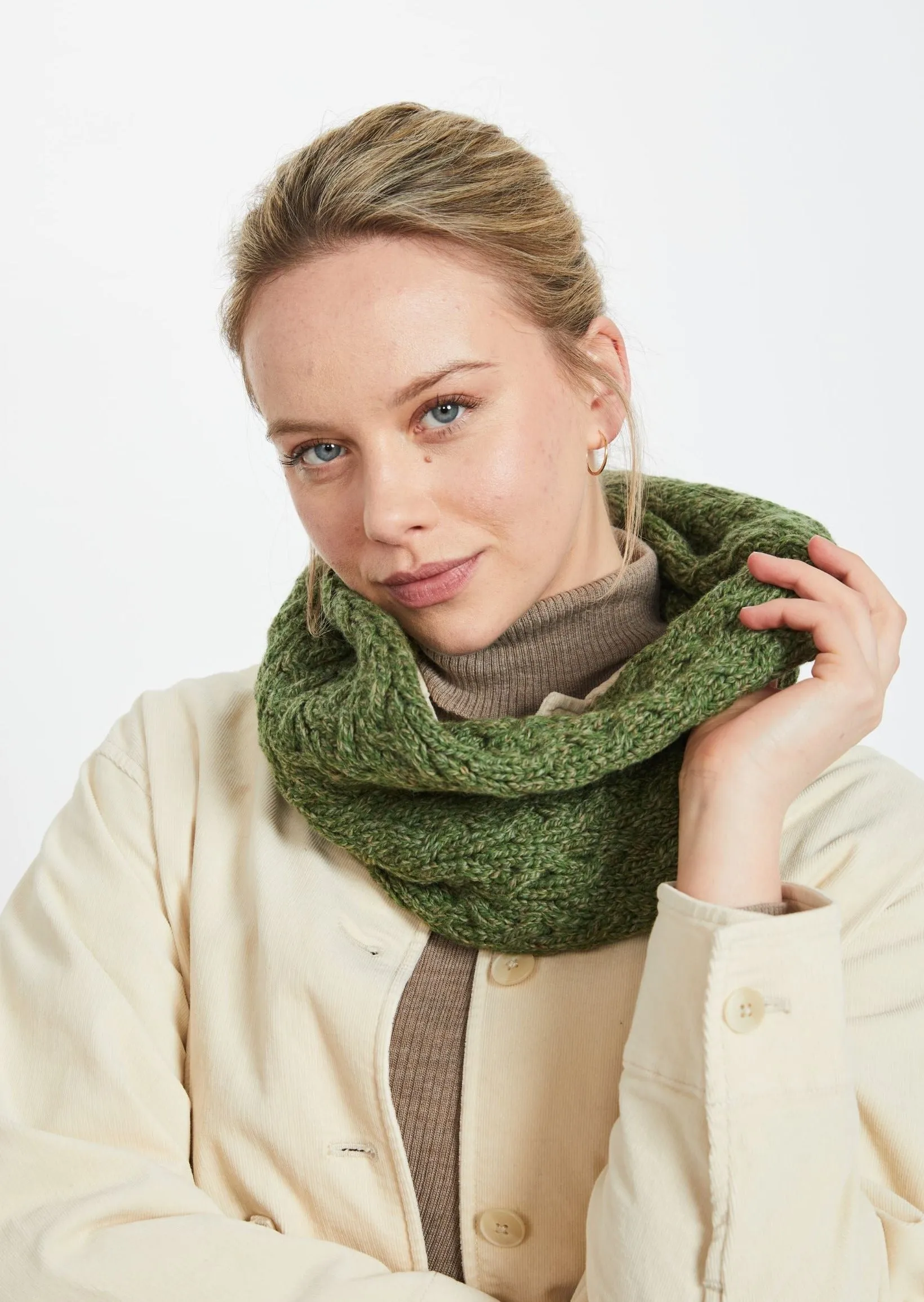 Aran Infinity Cable Scarf | Green