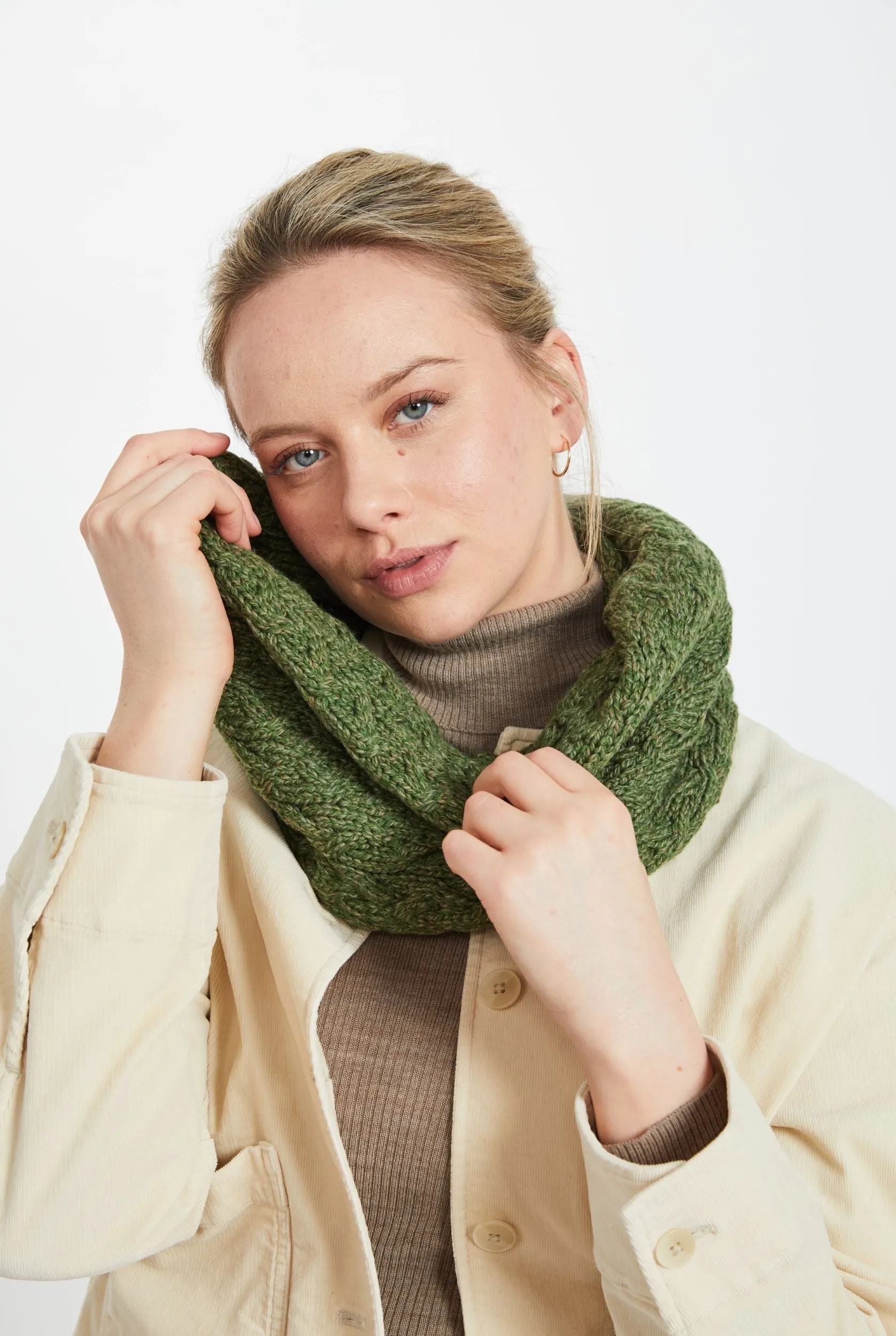 Aran Infinity Cable Scarf | Green