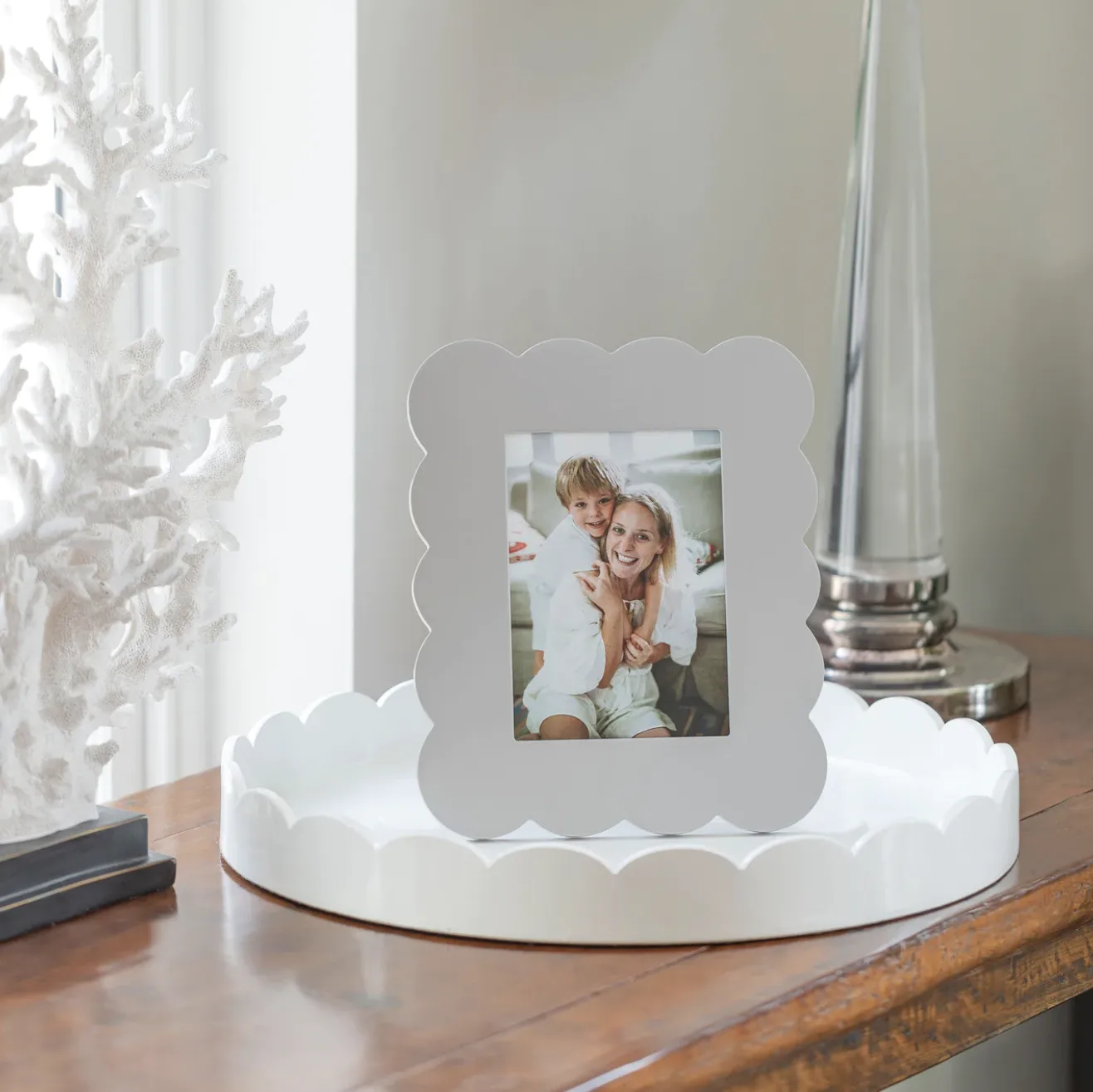 Chiffon Scalloped Lacquer Frame