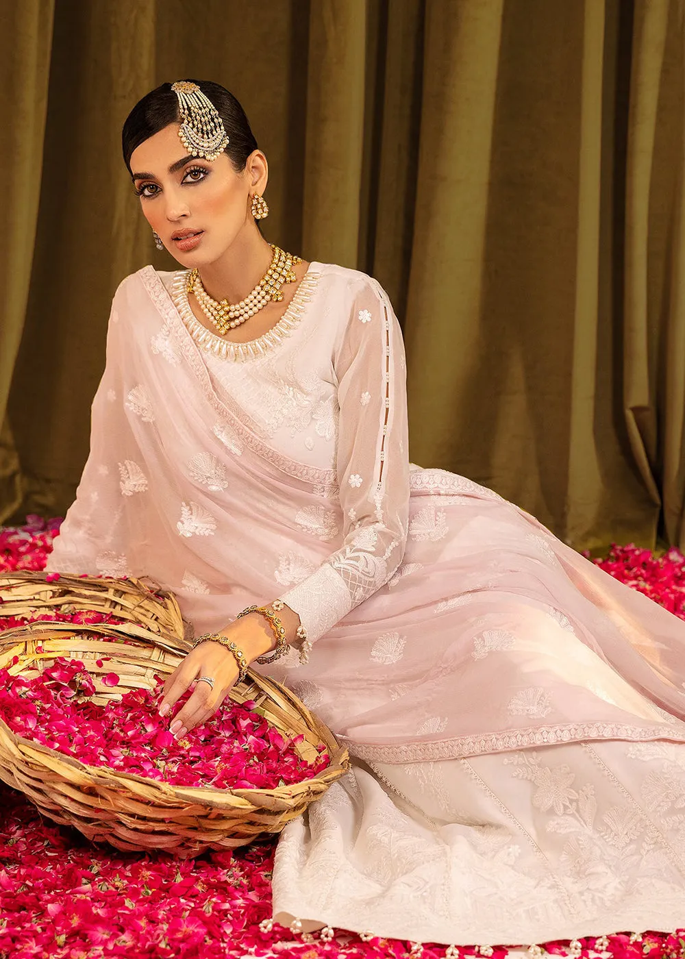 Mehfil E Uroos Luxury Formals 23 by Alizeh | V16D02 - Aynur