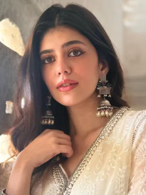 Sanjana Sanghi In Jhill Mill Jhumka Earrings