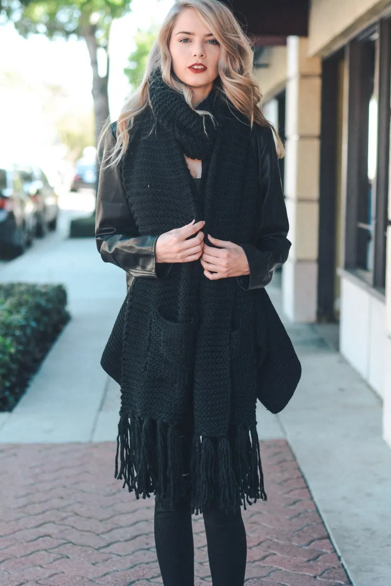 Scarf - Knitted Fringed Pockets - Black