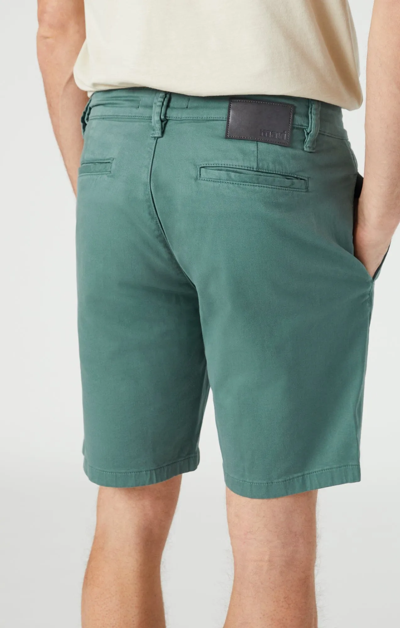 SIMON SHORTS IN SILVER PINE TWILL