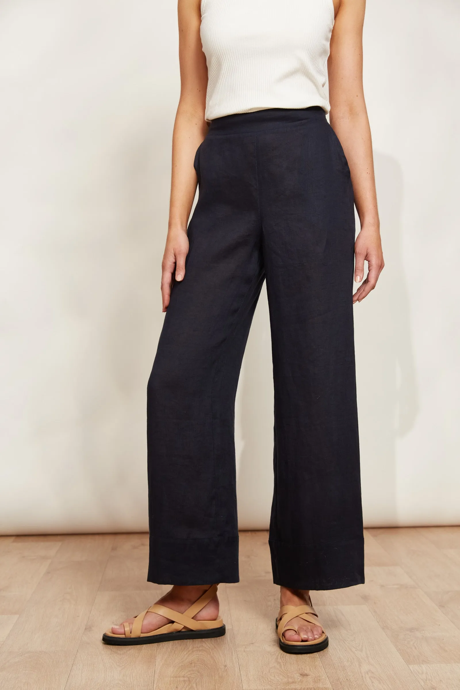 Studio Pant - Navy